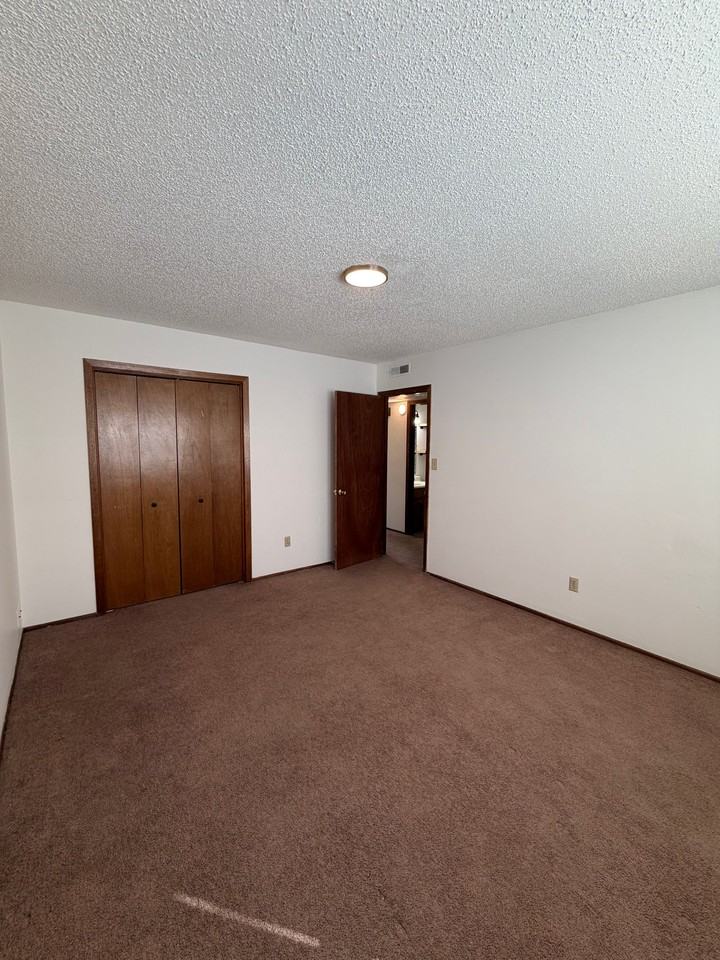 213 N Acadia Ave - Photo 6 of 8