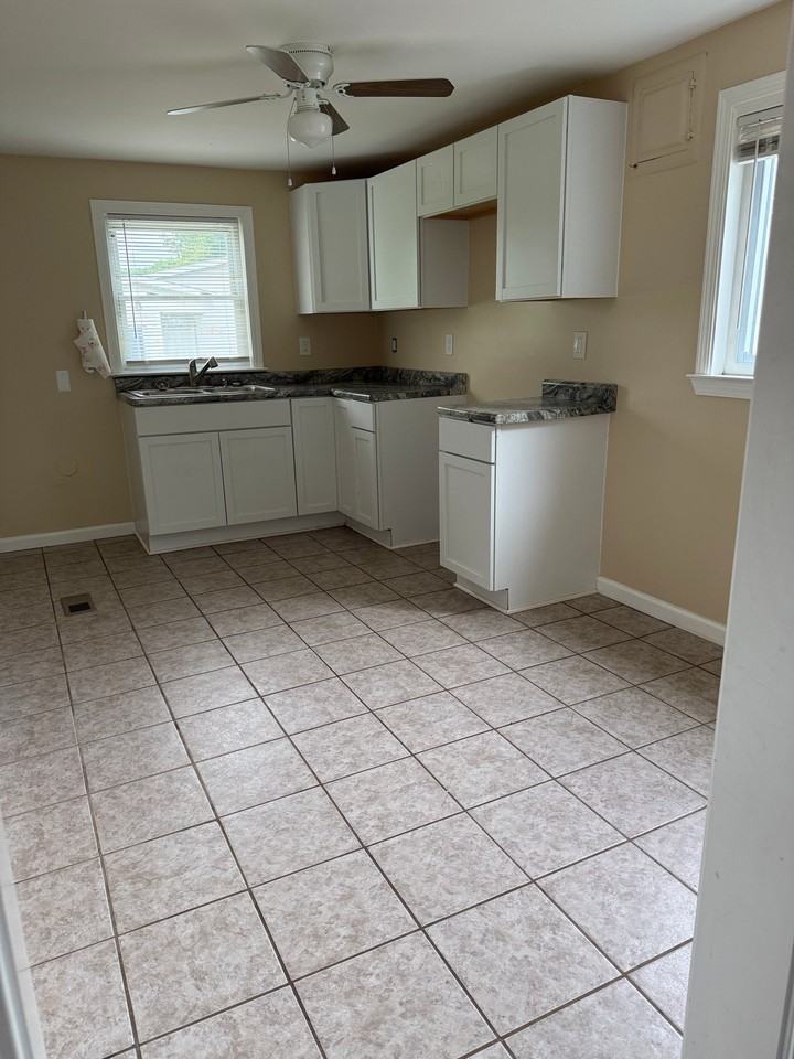 3517 Pine Grove Ave - Photo 3 of 6