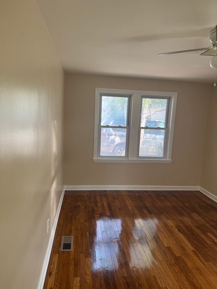 3517 Pine Grove Ave - Photo 4 of 6