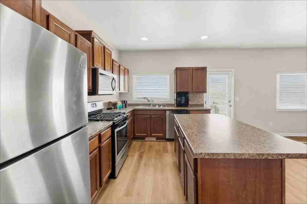 312 W Rocky Creek Way - Photo 2 of 10