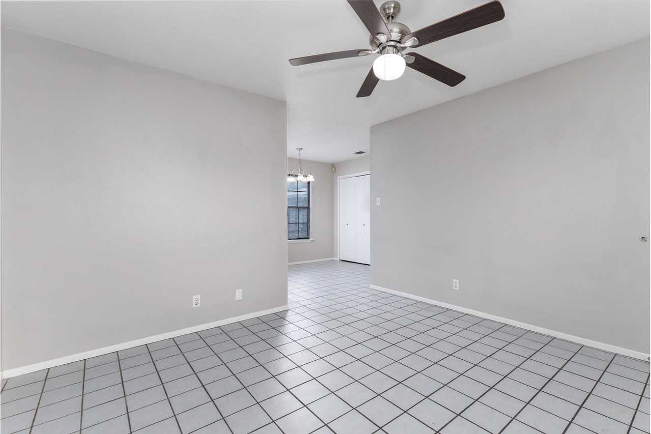 927 W Formosa Blvd #4 - Photo 2 of 13