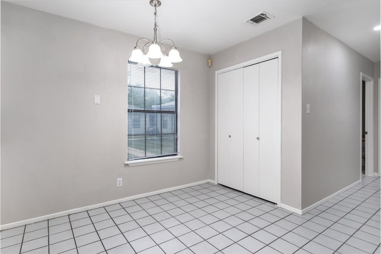 927 W Formosa Blvd #4 - Photo 4 of 13