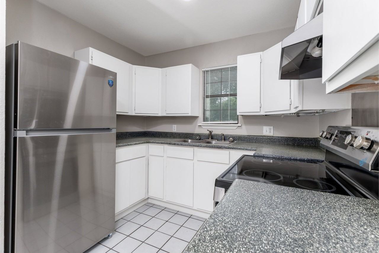 927 W Formosa Blvd #4 - Photo 6 of 13
