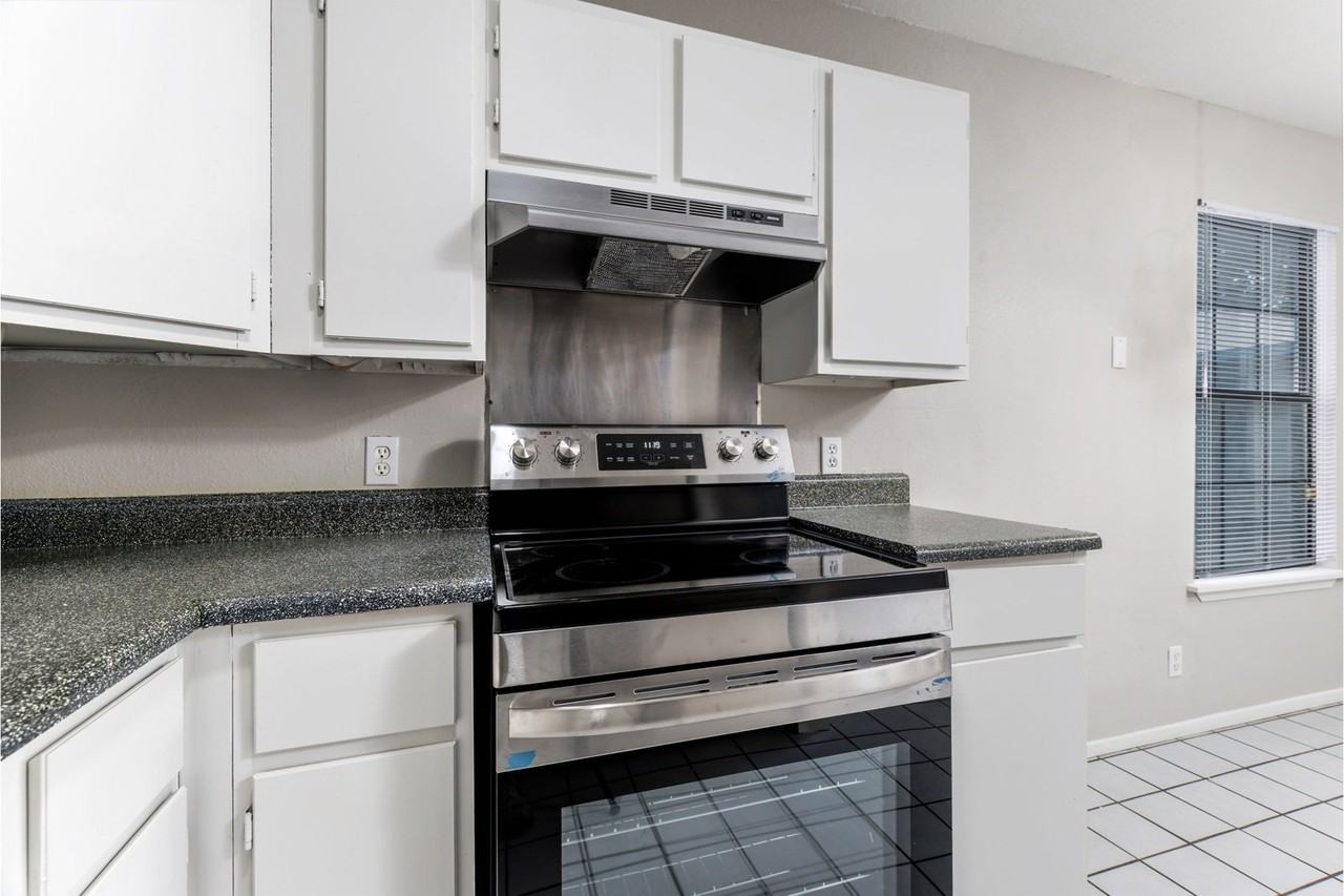 927 W Formosa Blvd #4 - Photo 7 of 13