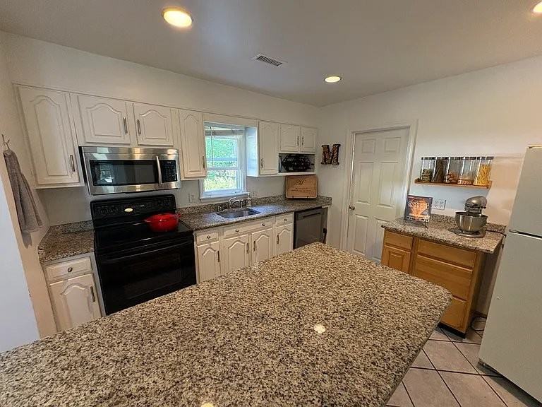 312 Valley View Rd - Photo 3 of 14