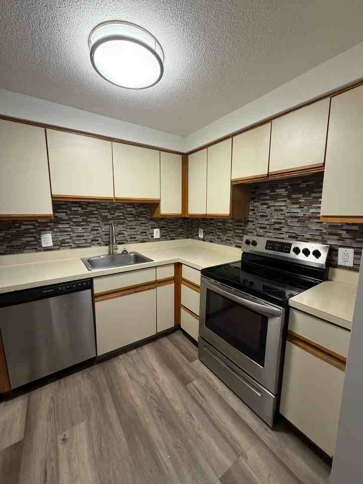 1390 East St - Photo 2 of 11