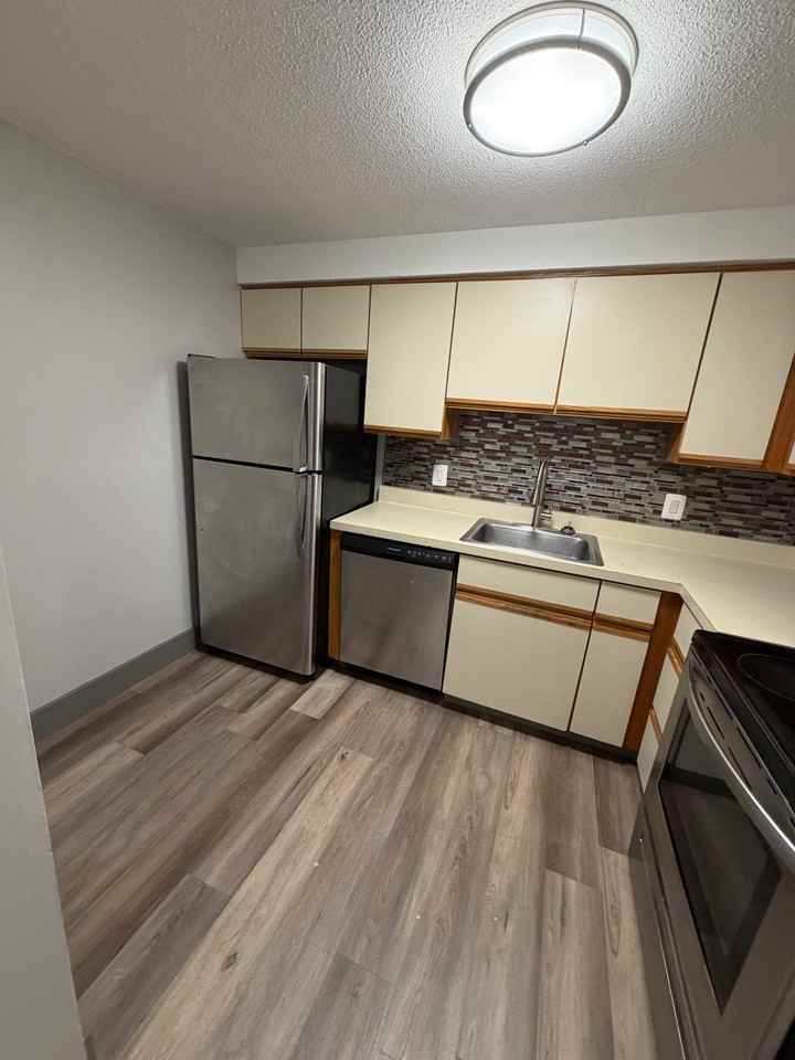 1390 East St - Photo 3 of 11