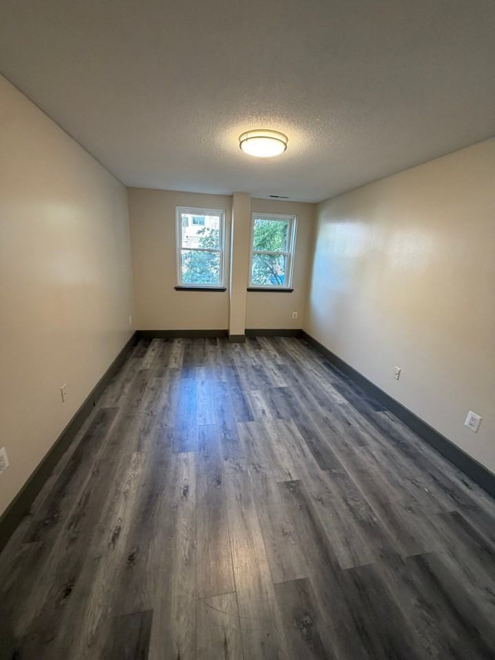 1390 East St - Photo 4 of 11