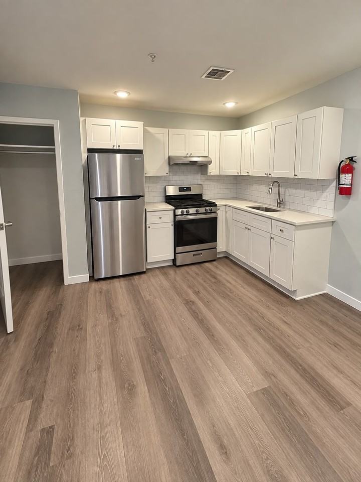 229 Rosa Parks Blvd - Photo 2 of 11