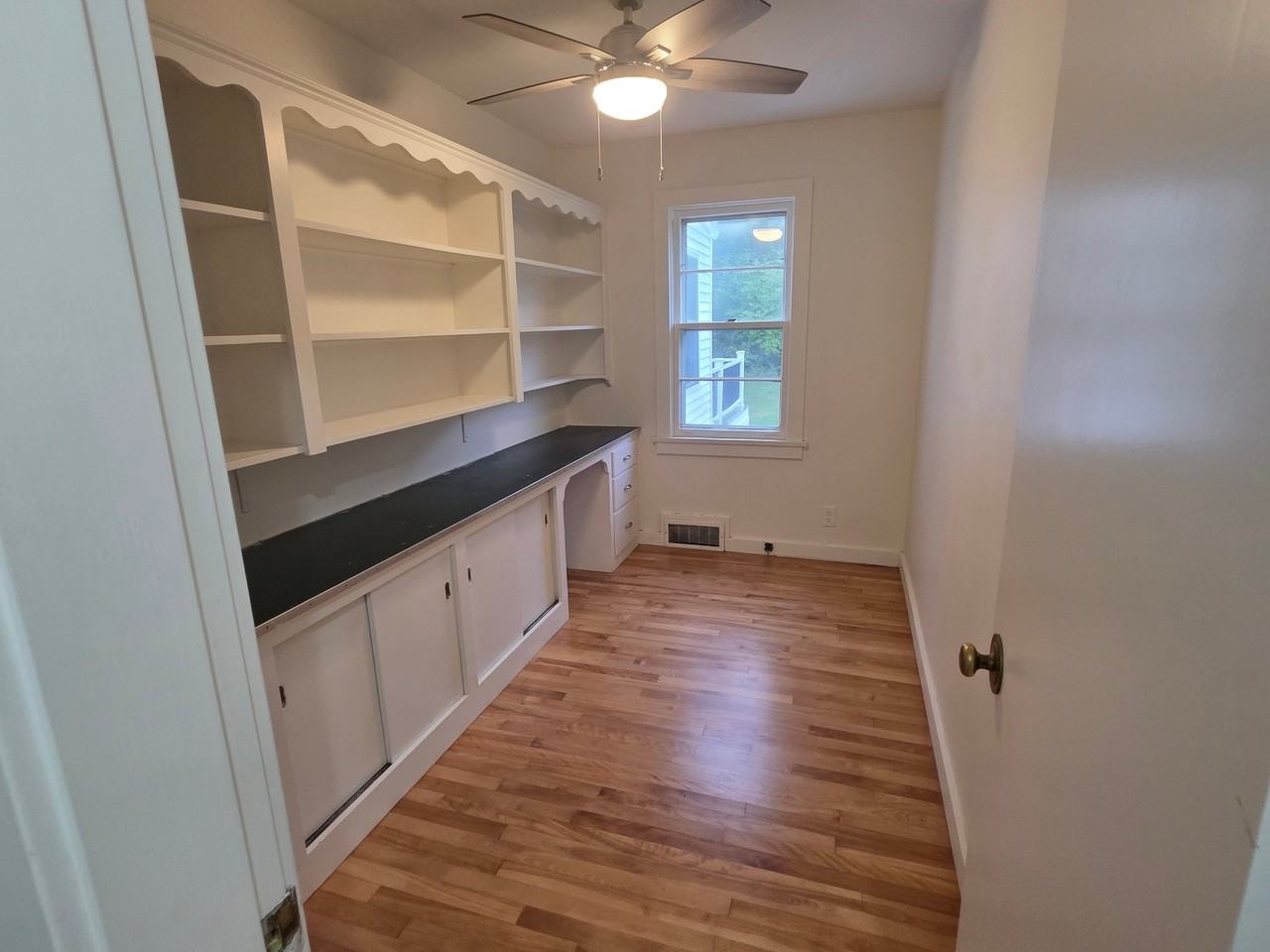 1920 Hill St - Photo 7 of 13