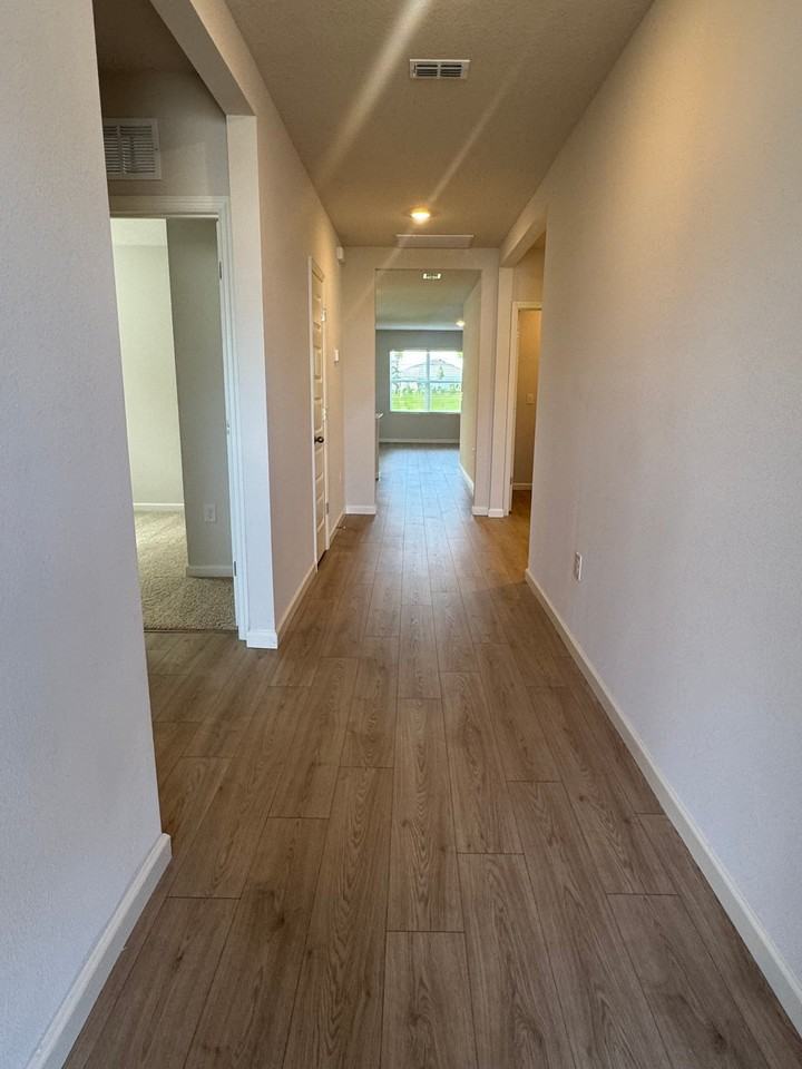 1633 Garabaldi Cir Se - Photo 3 of 9