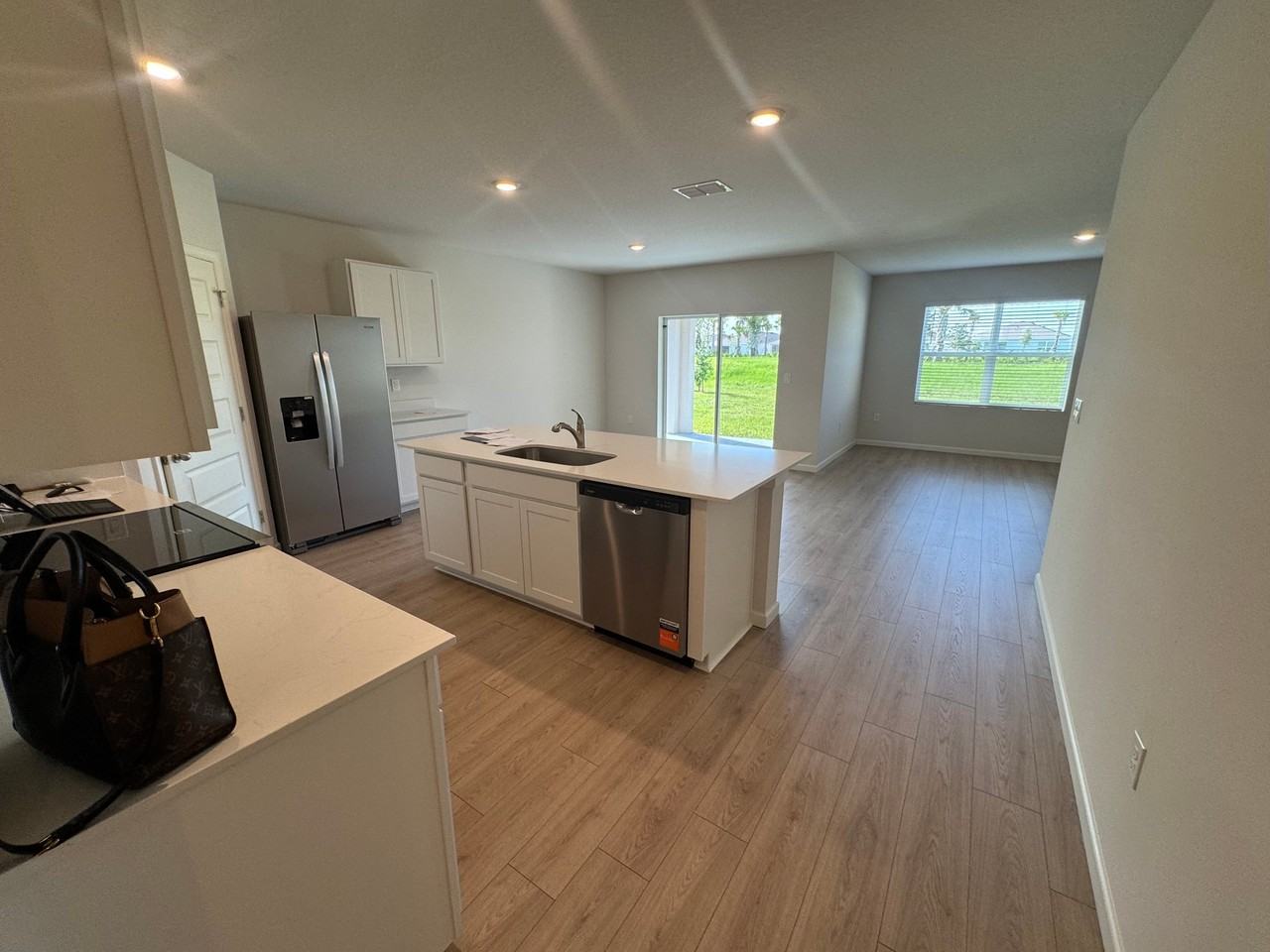 1633 Garabaldi Cir Se - Photo 4 of 9