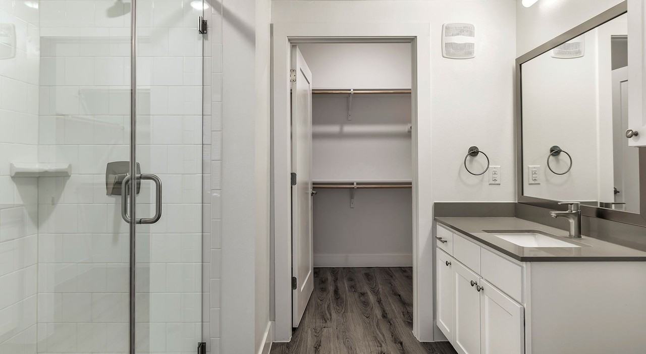 6507 E Riverside Dr #1235 - Photo 5 of 11