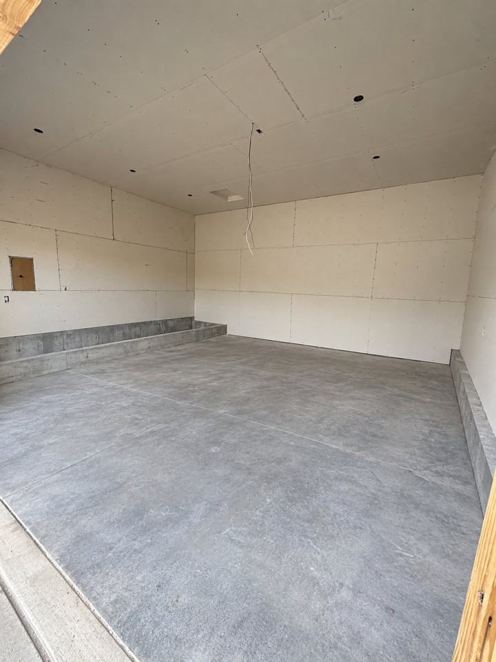570 Aurora Blvd #B - Photo 2 of 11