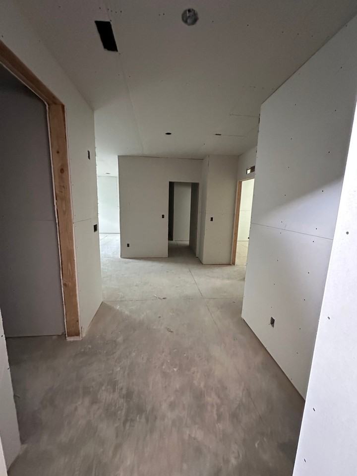 570 Aurora Blvd #B - Photo 4 of 11