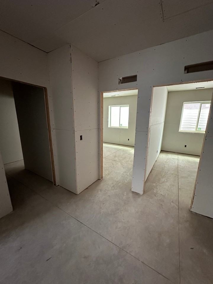 570 Aurora Blvd #B - Photo 5 of 11