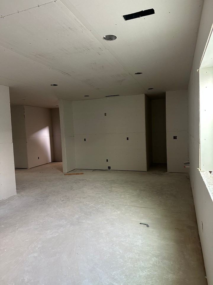 570 Aurora Blvd #B - Photo 6 of 11