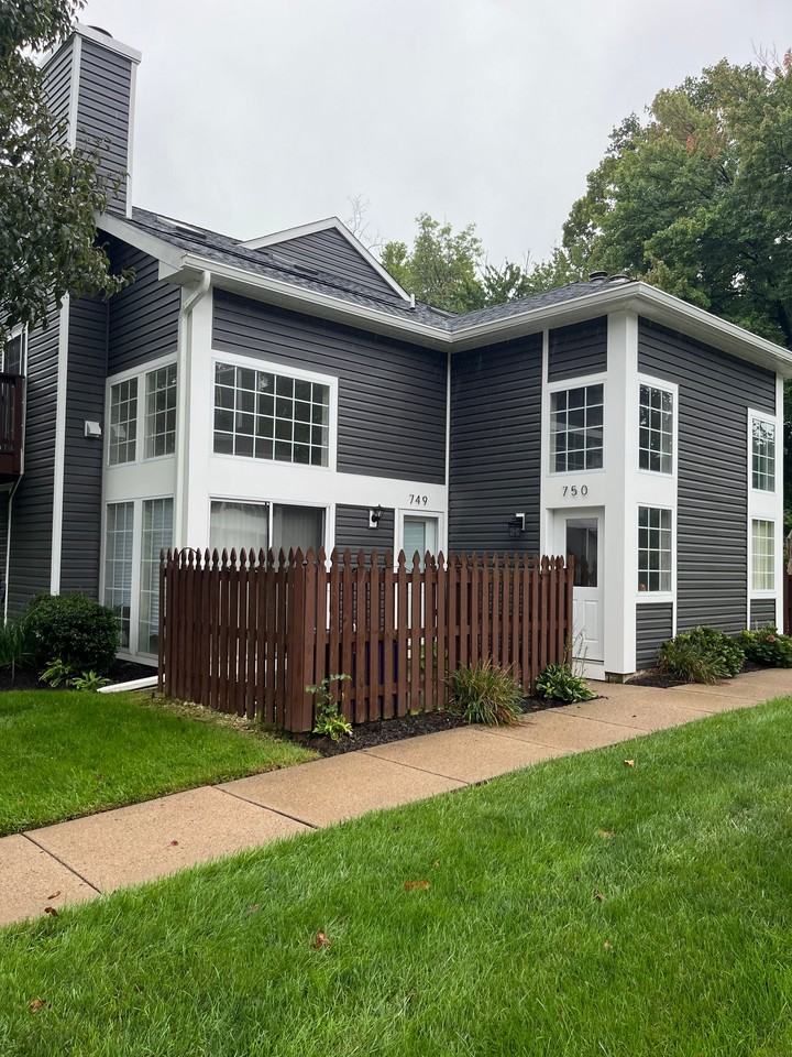 749 Patrick Pl - Photo 2 of 18