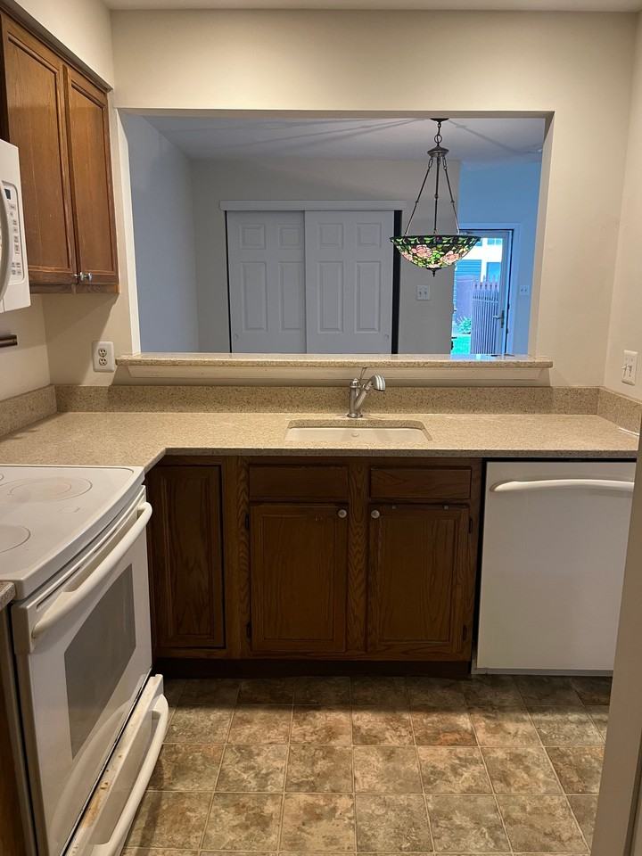 749 Patrick Pl - Photo 4 of 18