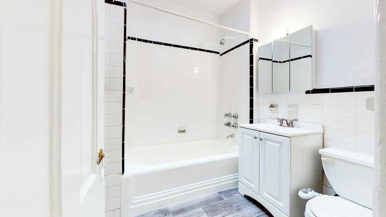 147 E 72nd St #5F - Photo 2 of 2
