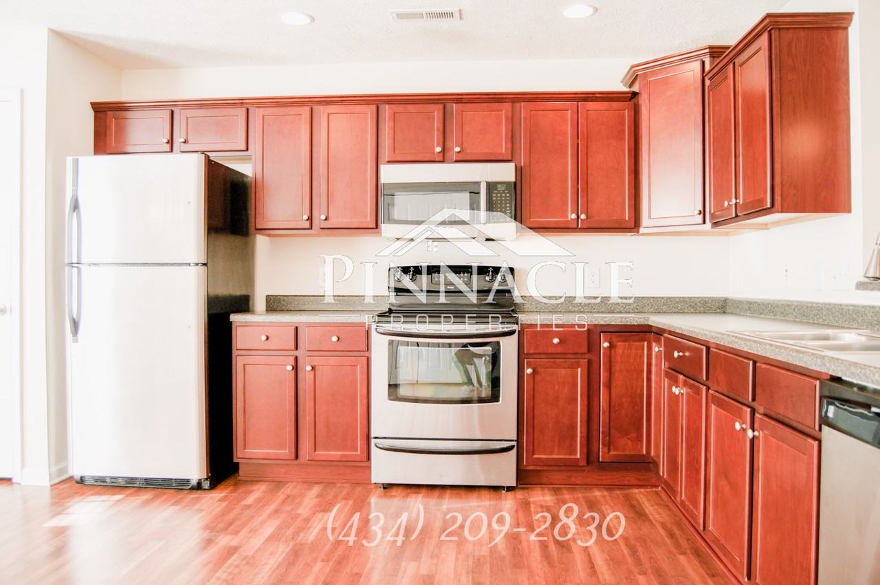 110 Colonnade St - Photo 4 of 17