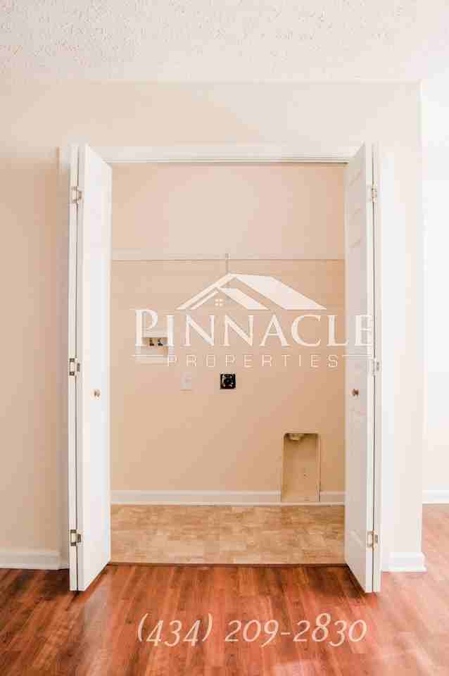 110 Colonnade St - Photo 7 of 17