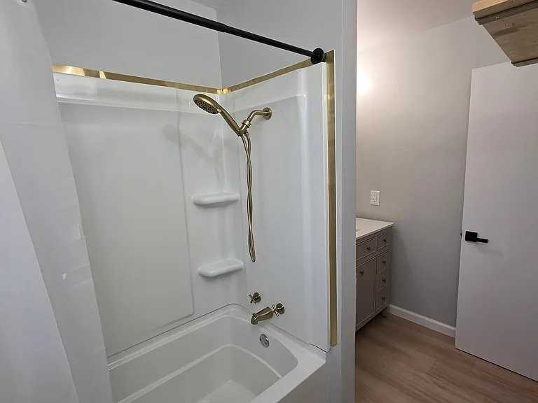 1108 Burns St - Photo 2 of 17