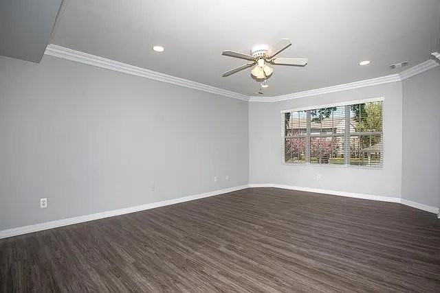 150 Secatogue Ave #4D - Photo 4 of 11