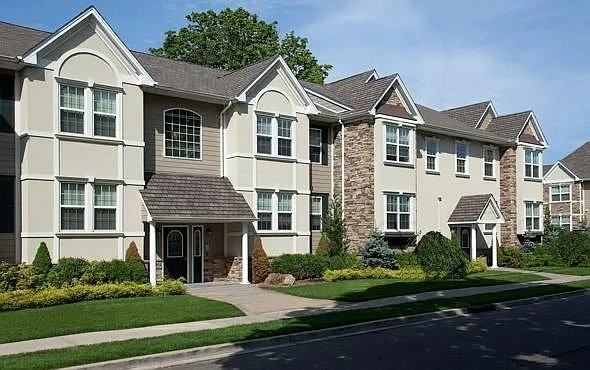 150 Secatogue Ave #4D - Photo 5 of 11