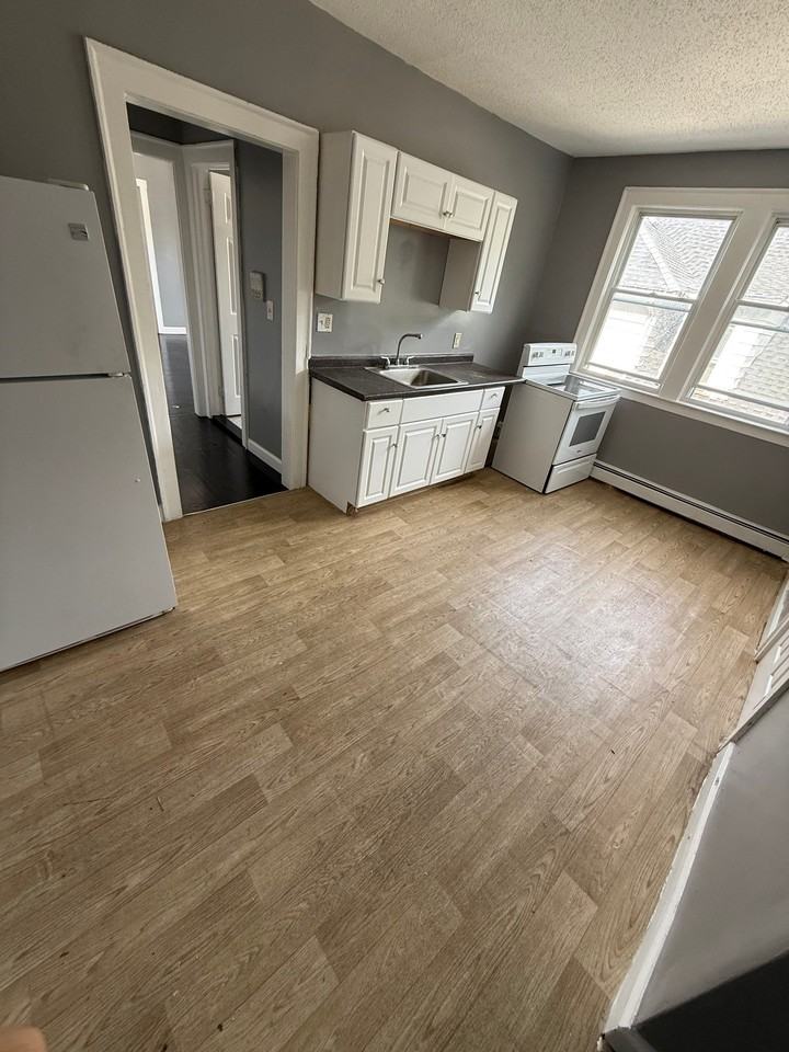 78 Sterling St #3 - Photo 4 of 10