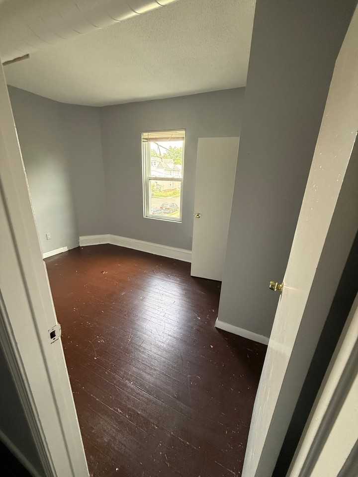152 Brook St #1 - Photo 7 of 14
