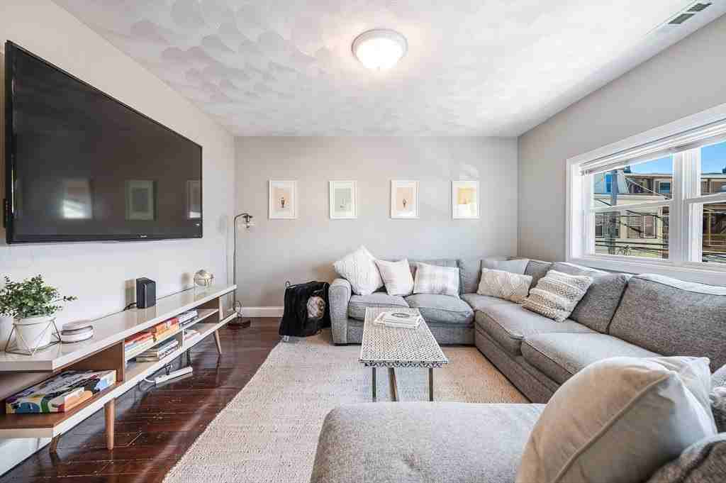 64 Parker St - Photo 3 of 12