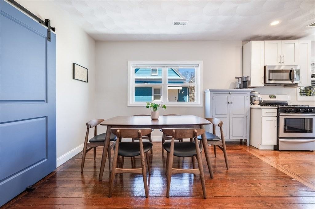64 Parker St - Photo 4 of 12
