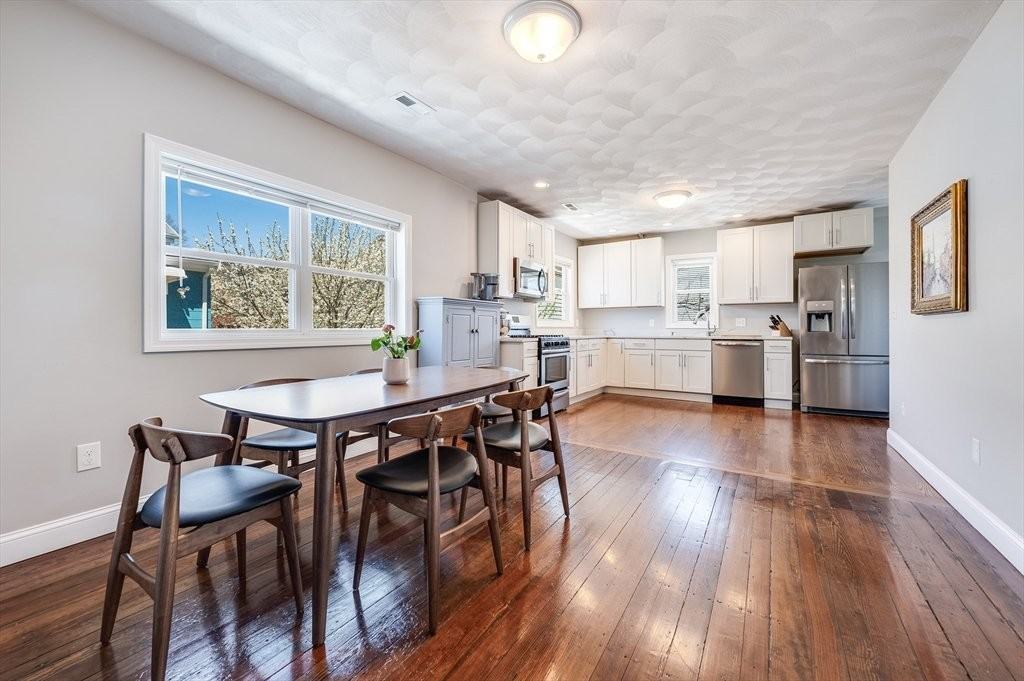 64 Parker St - Photo 5 of 12