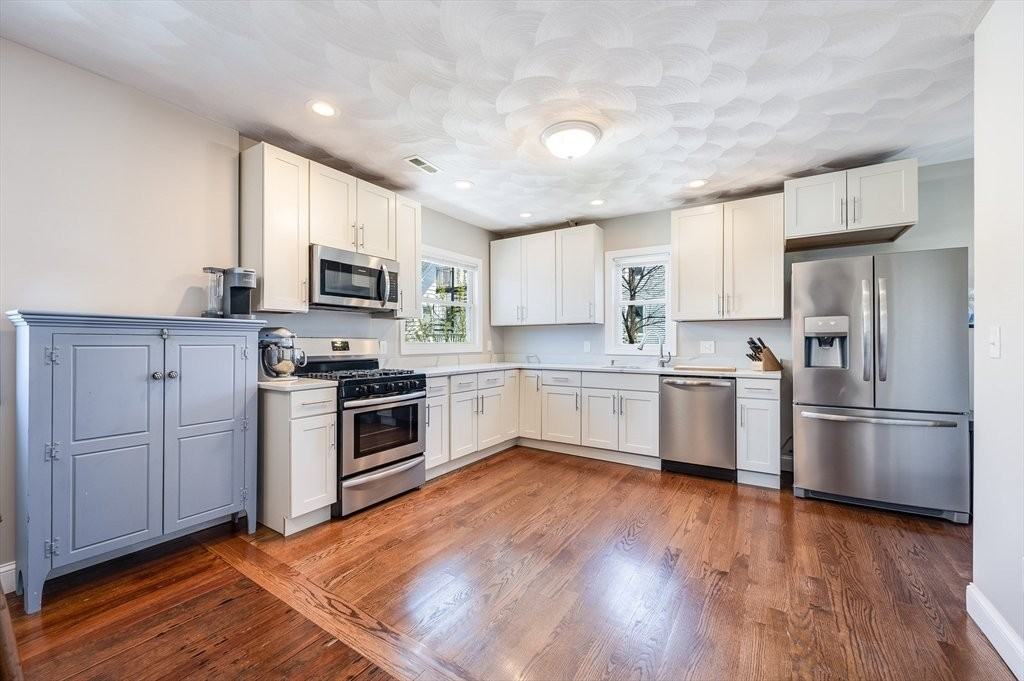 64 Parker St - Photo 7 of 12
