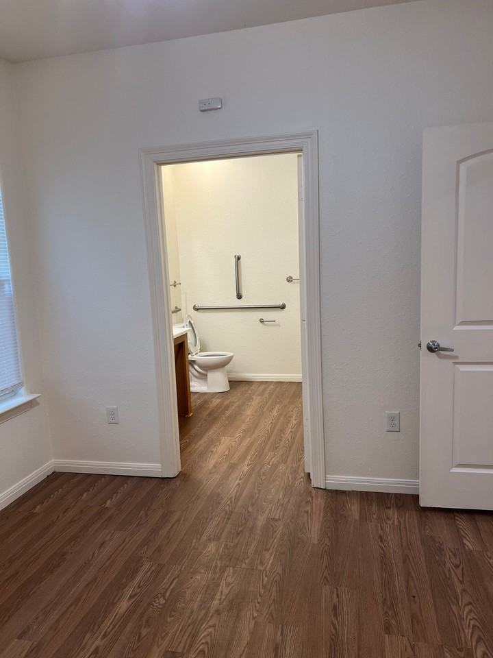 1033 W 5th St - Photo 7 of 24