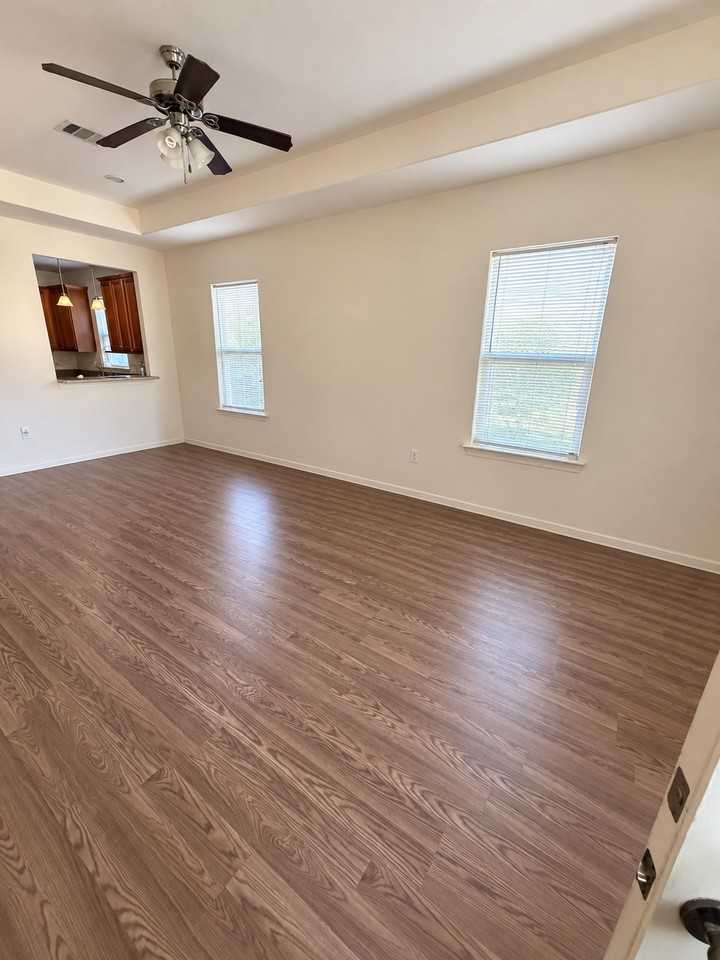 1033 W 5th St - Photo 5 of 24