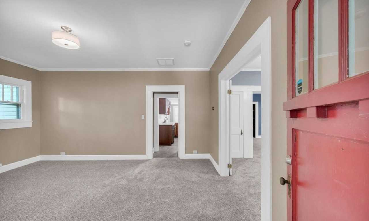 205 Athens St - Photo 3 of 16