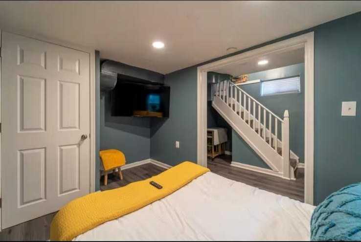 601 44th St Ne - Photo 3 of 9