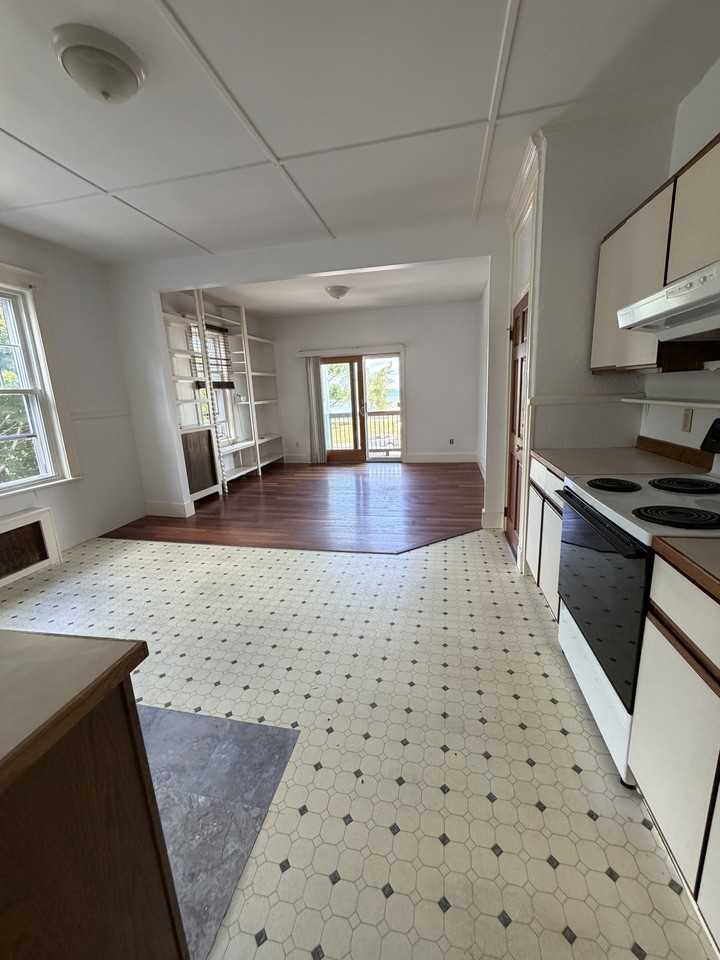 12 Dolphin Ave #3 - Photo 3 of 14