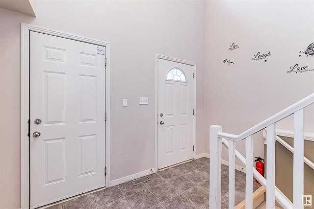 231 Macewan Rd Sw - Photo 2 of 13