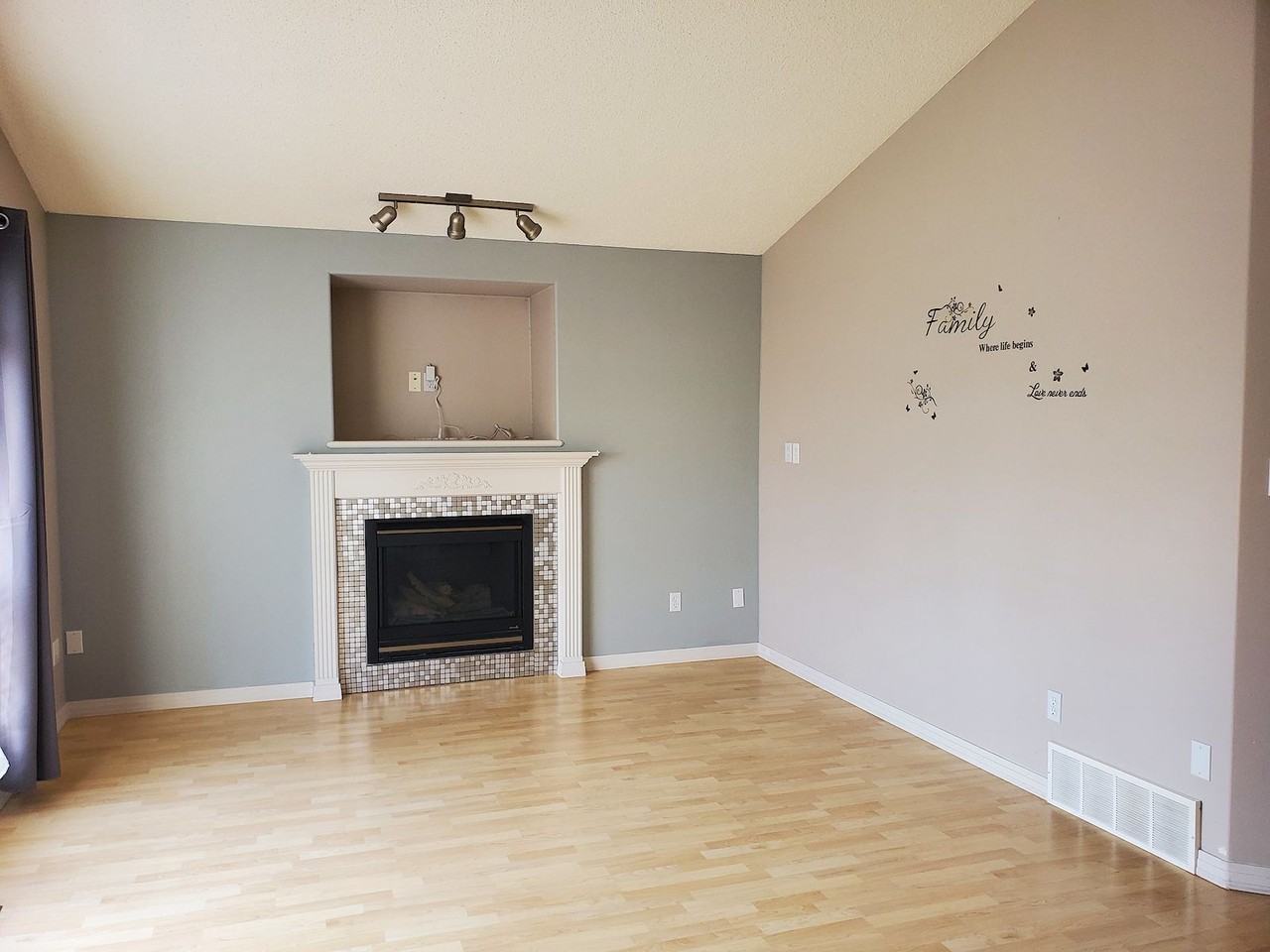 231 Macewan Rd Sw - Photo 3 of 13