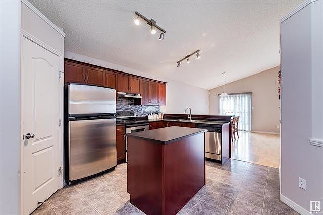 231 Macewan Rd Sw - Photo 6 of 13