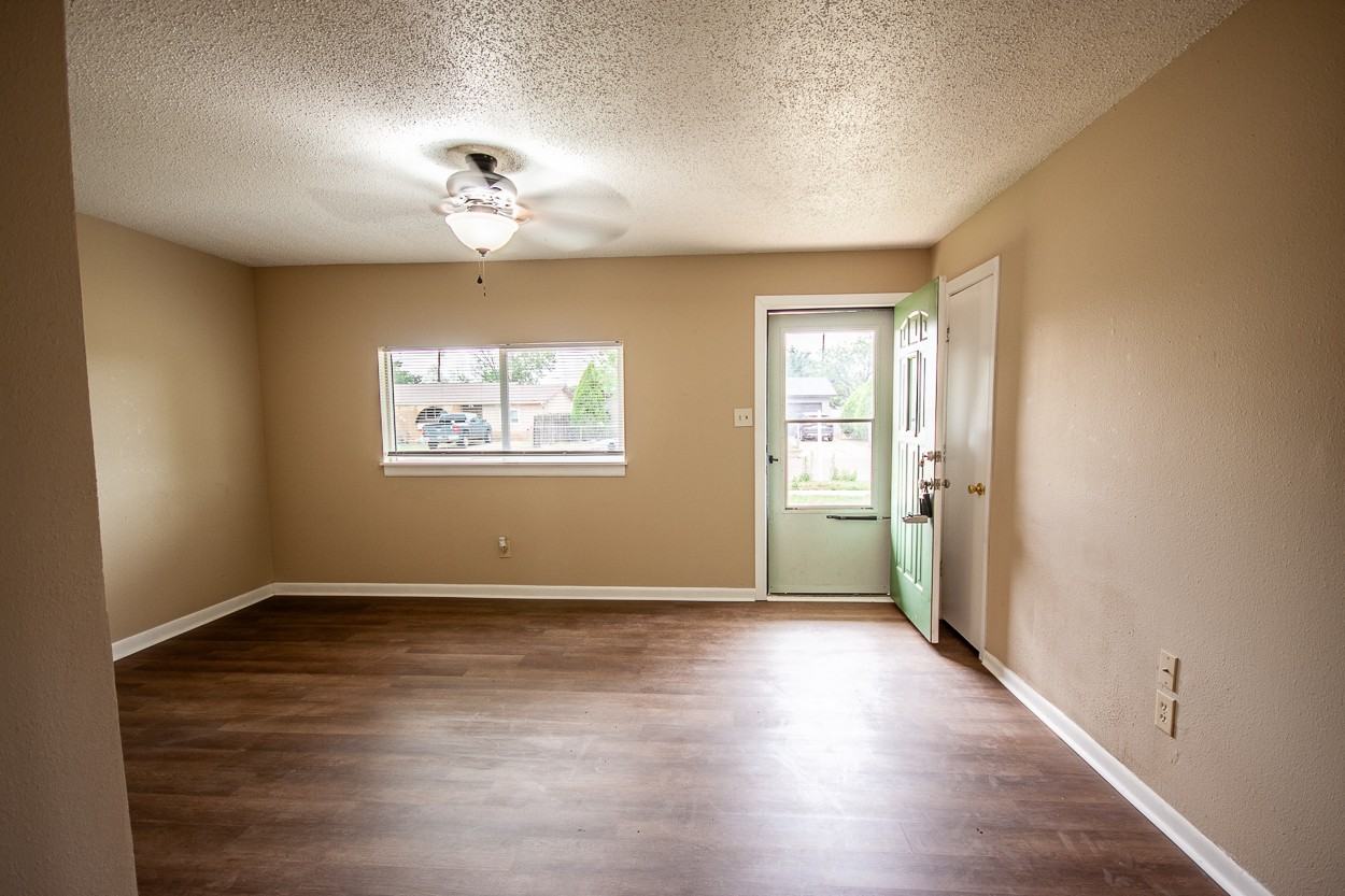1704 Laura Ln #NA - Photo 2 of 14