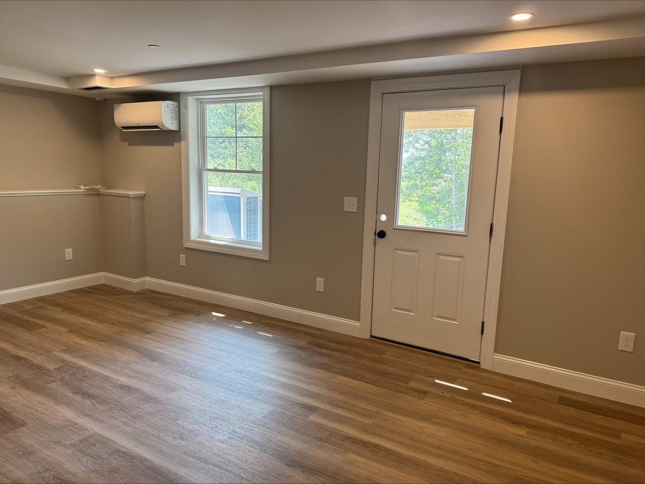 10 Astral Dr #10 - Photo 5 of 38