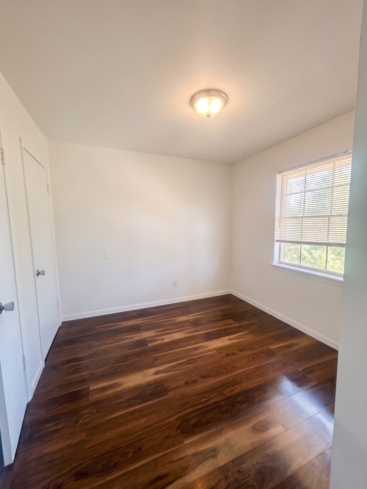 301 Hudson St #2 - Photo 5 of 9