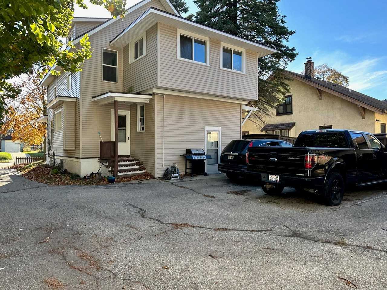 1012 Lincoln Ave - Photo 3 of 14