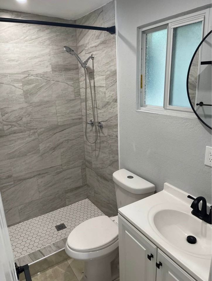 340 Sw 31st Ave #1 - Photo 3 of 11