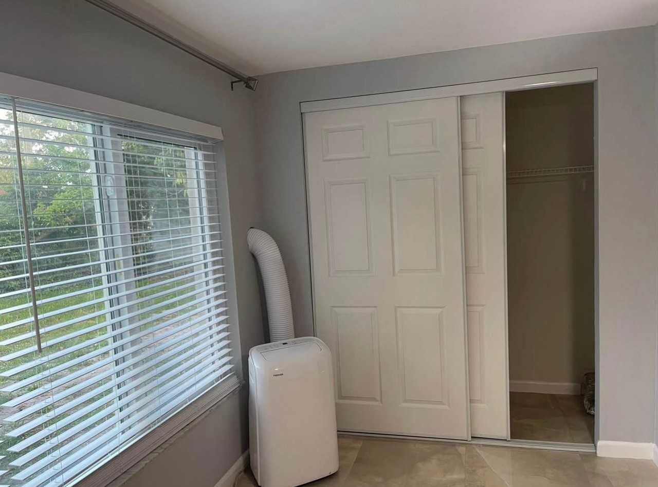 340 Sw 31st Ave #1 - Photo 5 of 11
