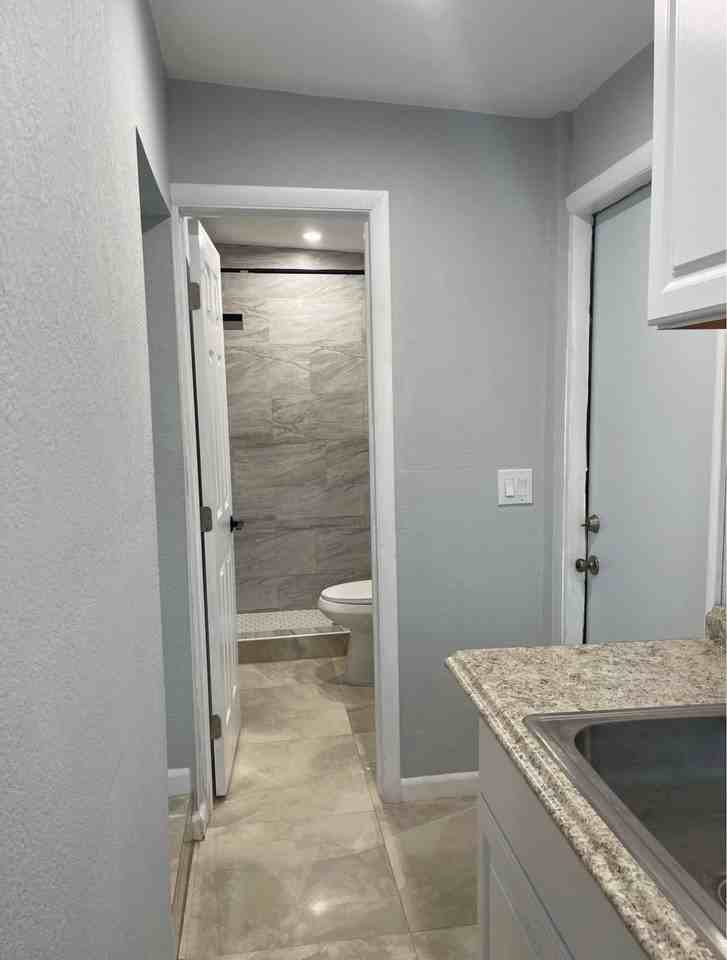 340 Sw 31st Ave #1 - Photo 6 of 11